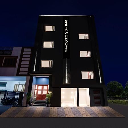 Townhouse The Awadh Airport Near Chaudhary Charan Singh International Airport Hotel Bijnaur Buitenkant foto